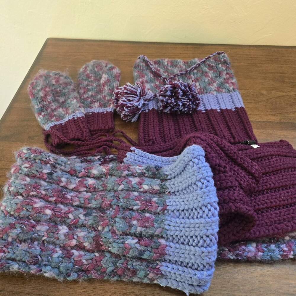Gap Scarf, Mittens, and Beanie Set